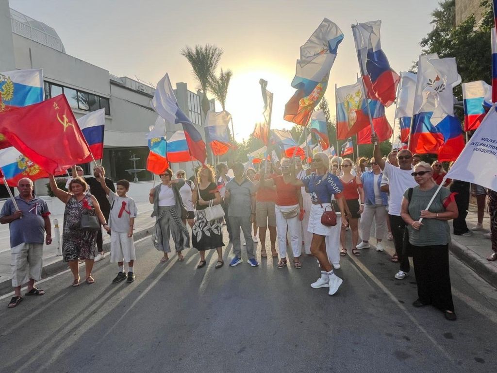 Правда ли, что на Кипре живет много русских? Сколько россиян на Кипре и чем они занимаются