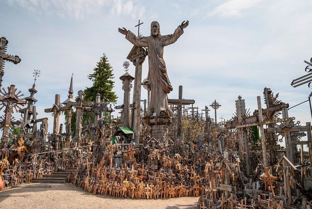 Гора Крестов (Kryžių kalnas) в Литве: где находится, история, сколько крестов и как добраться
